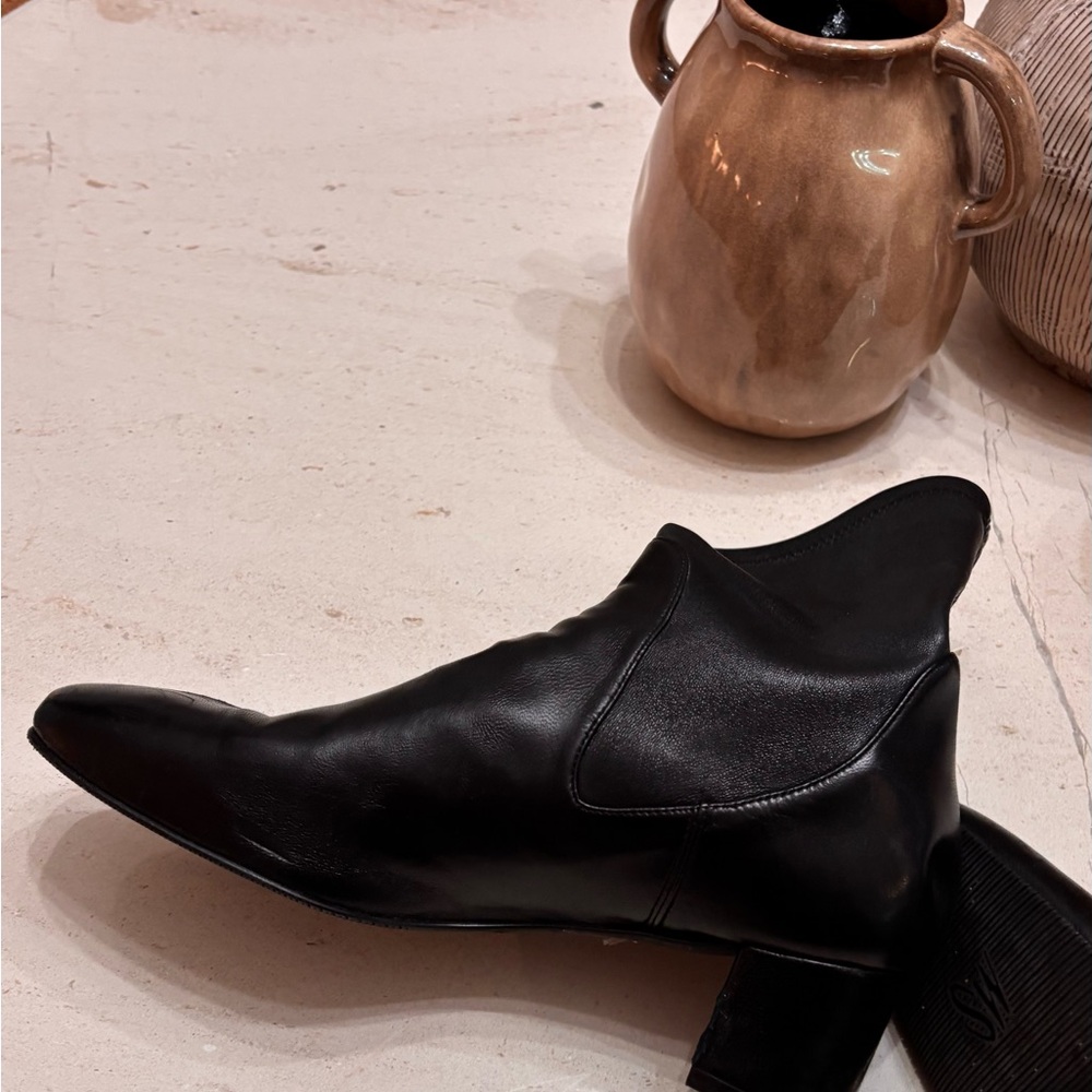 Stuart Whietman Black Leather booties 9.5